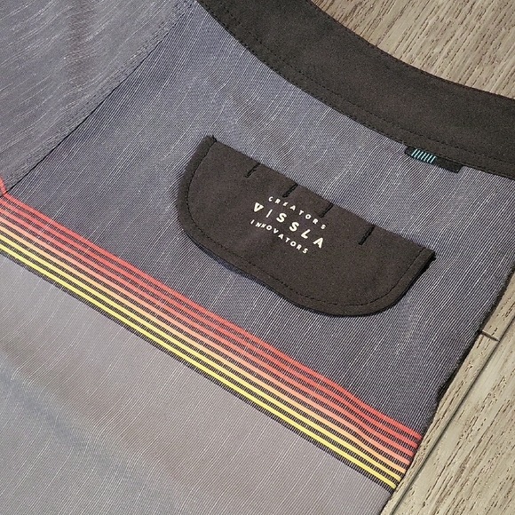 VISSLA Charcoal and Black Boardshorts - Picture 5 of 5